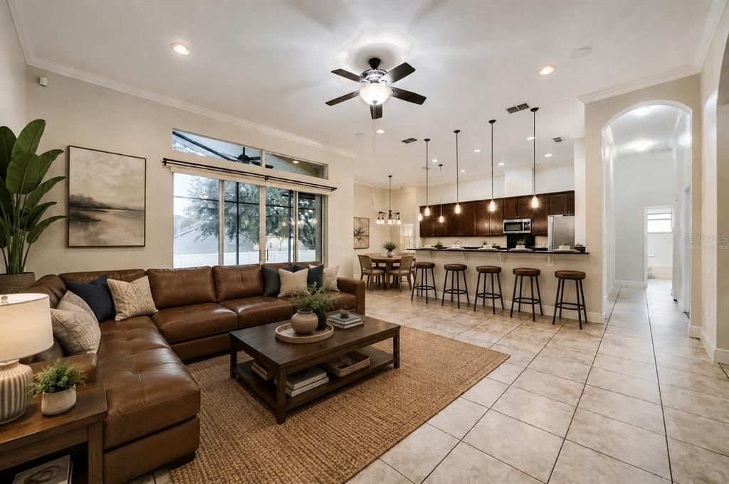 En Venta: $519,900 (4 camas, 3 baños, 2569 Pies cuadrados)