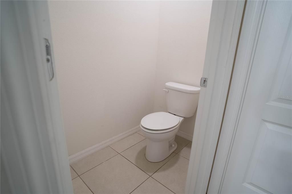 На продажу: $365,000 (4 спален, 2 ванн, 1867 Квадратных фут)