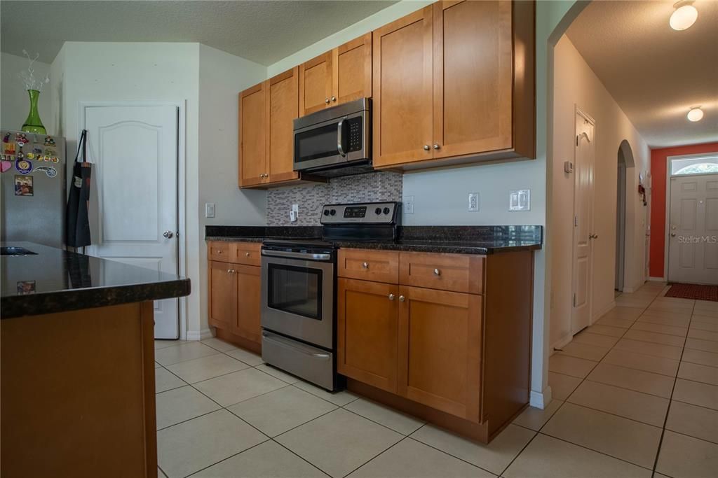 На продажу: $365,000 (4 спален, 2 ванн, 1867 Квадратных фут)