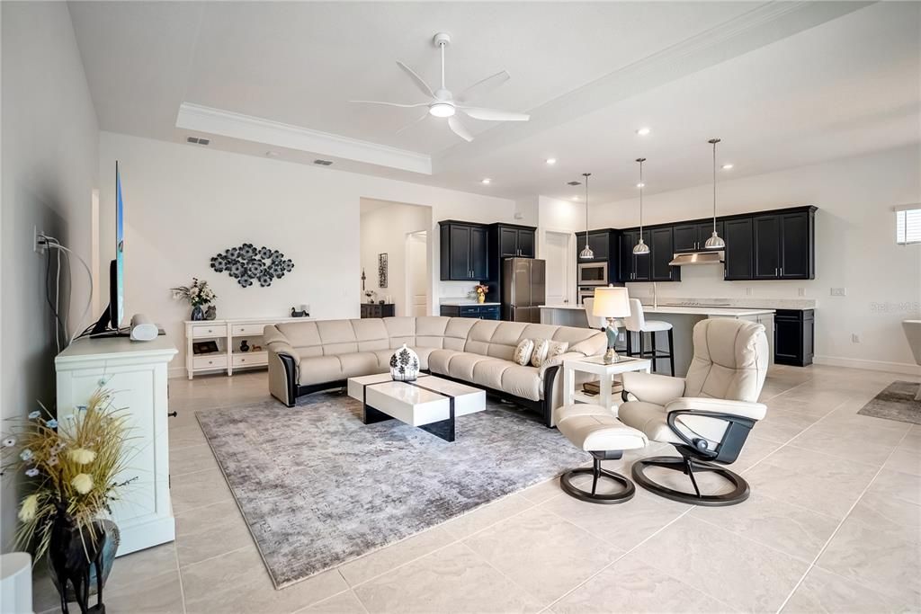 En Venta: $775,000 (3 camas, 3 baños, 2523 Pies cuadrados)