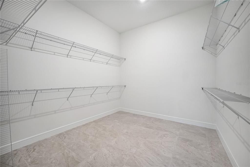 En Venta: $775,000 (3 camas, 3 baños, 2523 Pies cuadrados)