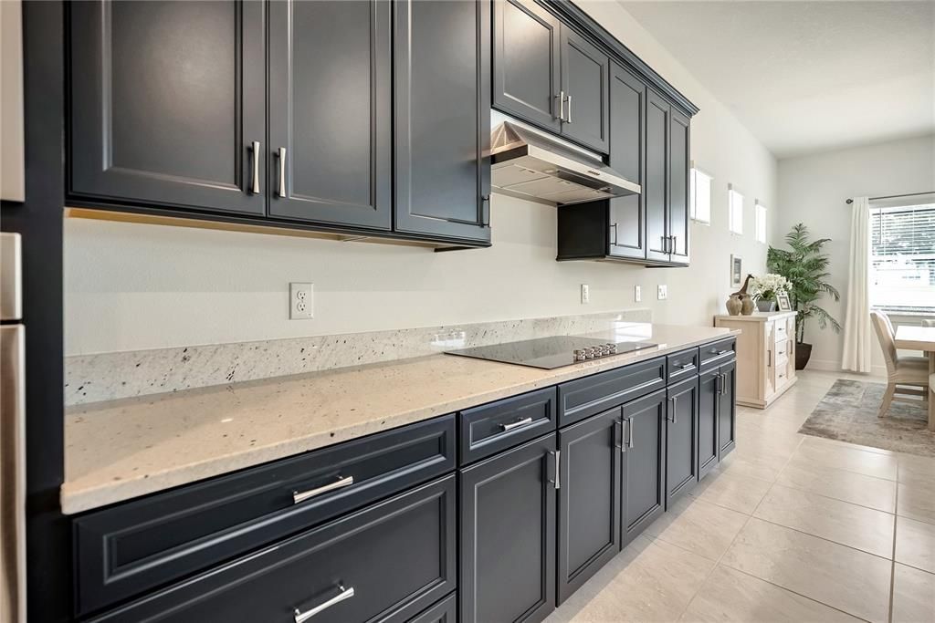 En Venta: $775,000 (3 camas, 3 baños, 2523 Pies cuadrados)