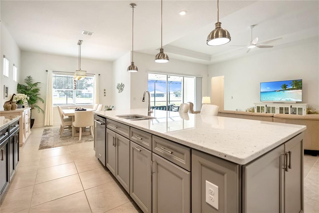 En Venta: $775,000 (3 camas, 3 baños, 2523 Pies cuadrados)