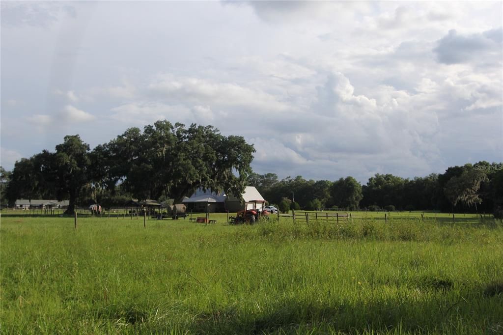 На продажу: $225,000 (5.01 acres)