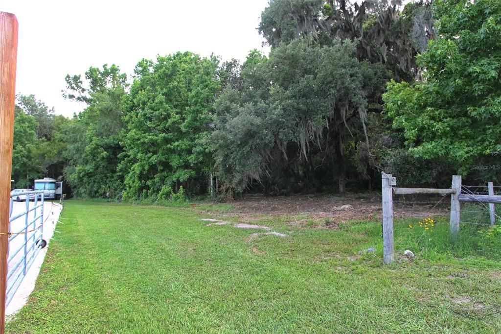 На продажу: $225,000 (5.01 acres)