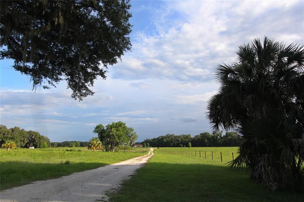 На продажу: $225,000 (5.01 acres)