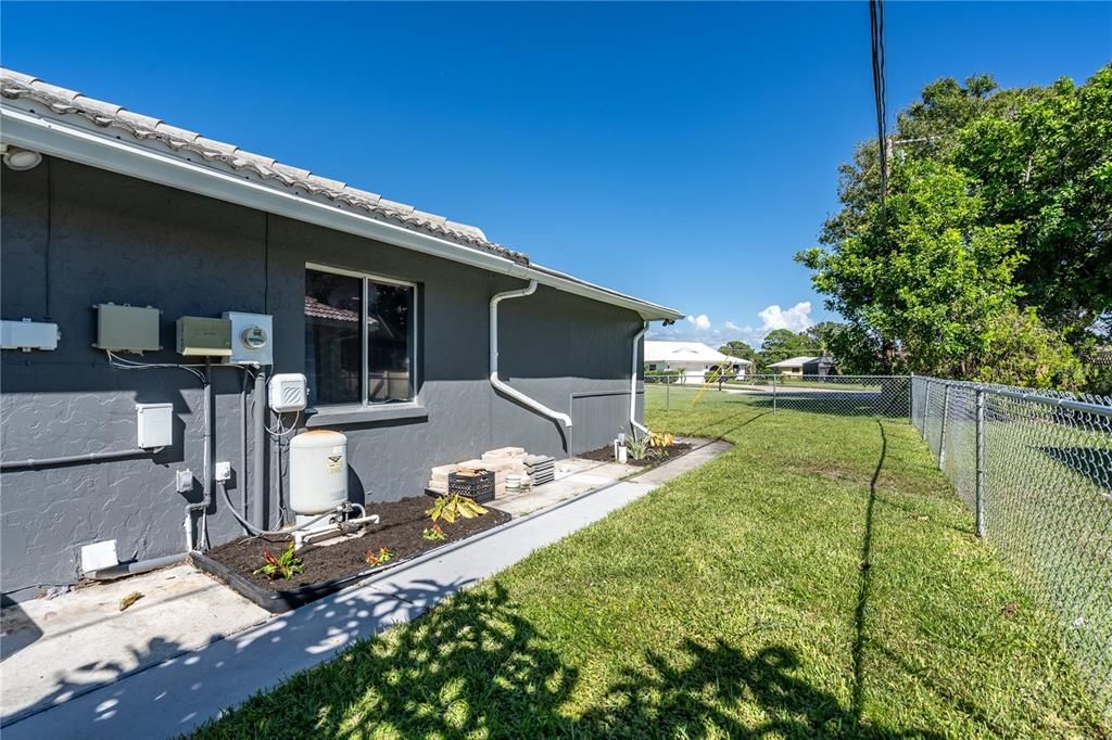 На продажу: $449,000 (4 спален, 3 ванн, 1985 Квадратных фут)