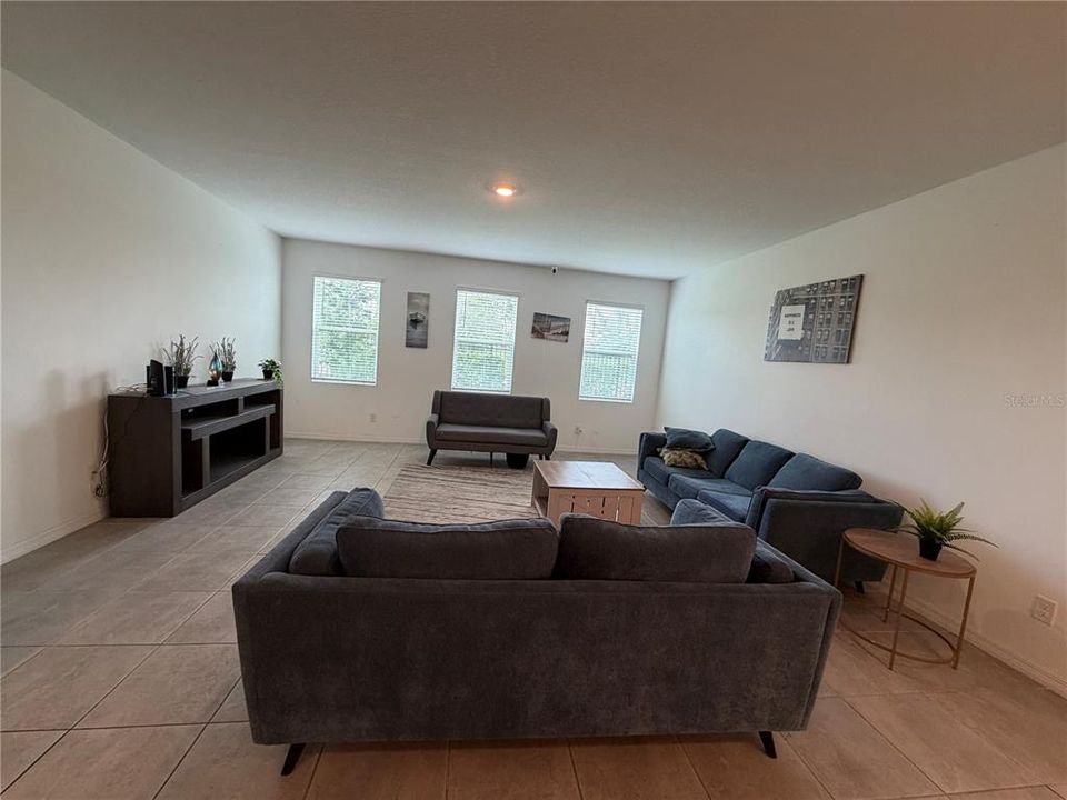 En Venta: $620,000 (8 camas, 5 baños, 3931 Pies cuadrados)