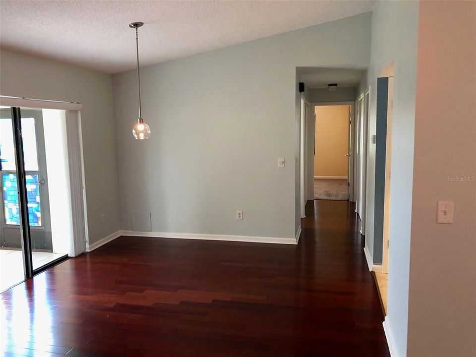 For Sale: $298,000 (2 beds, 2 baths, 1196 Square Feet)