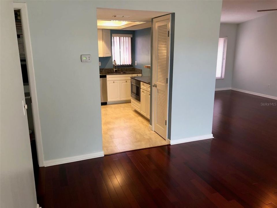 For Sale: $298,000 (2 beds, 2 baths, 1196 Square Feet)