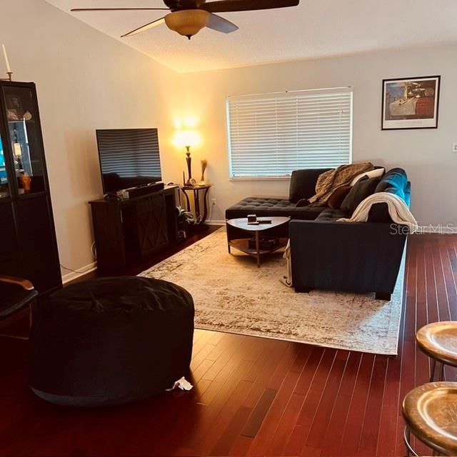 For Sale: $298,000 (2 beds, 2 baths, 1196 Square Feet)