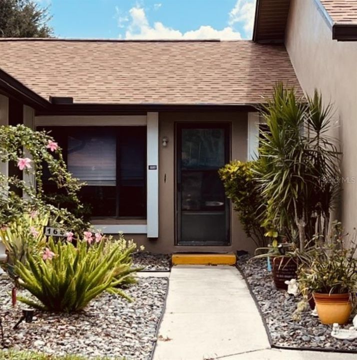 For Sale: $298,000 (2 beds, 2 baths, 1196 Square Feet)