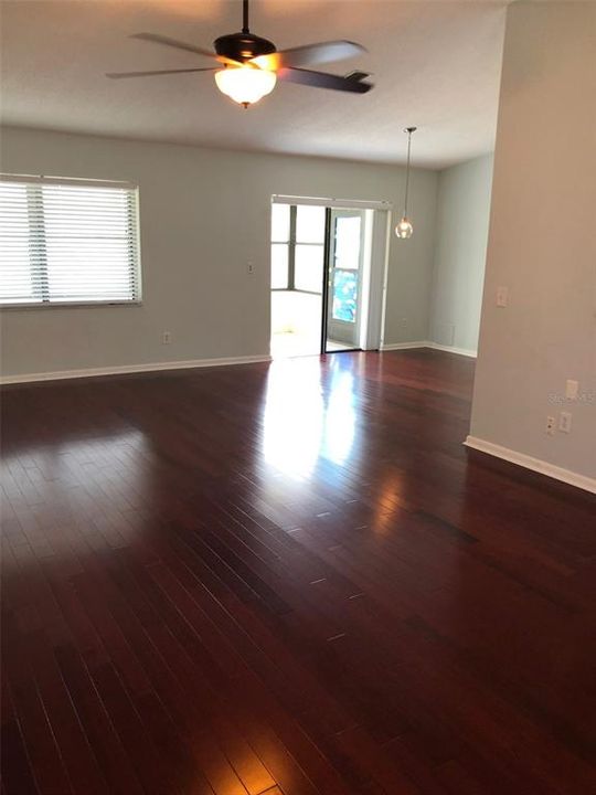 For Sale: $298,000 (2 beds, 2 baths, 1196 Square Feet)