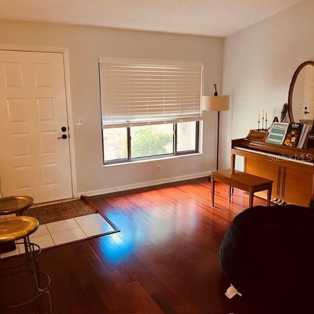 For Sale: $298,000 (2 beds, 2 baths, 1196 Square Feet)