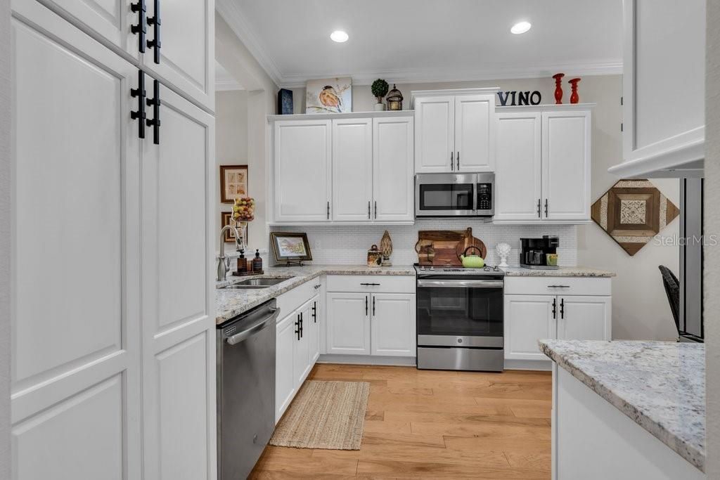 For Sale: $400,000 (3 beds, 2 baths, 1870 Square Feet)