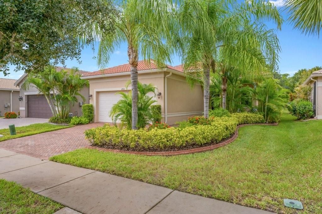 For Sale: $400,000 (3 beds, 2 baths, 1870 Square Feet)
