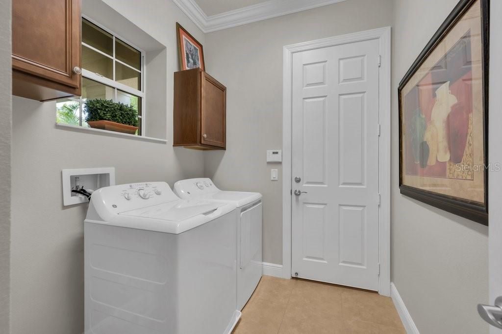 For Sale: $400,000 (3 beds, 2 baths, 1870 Square Feet)