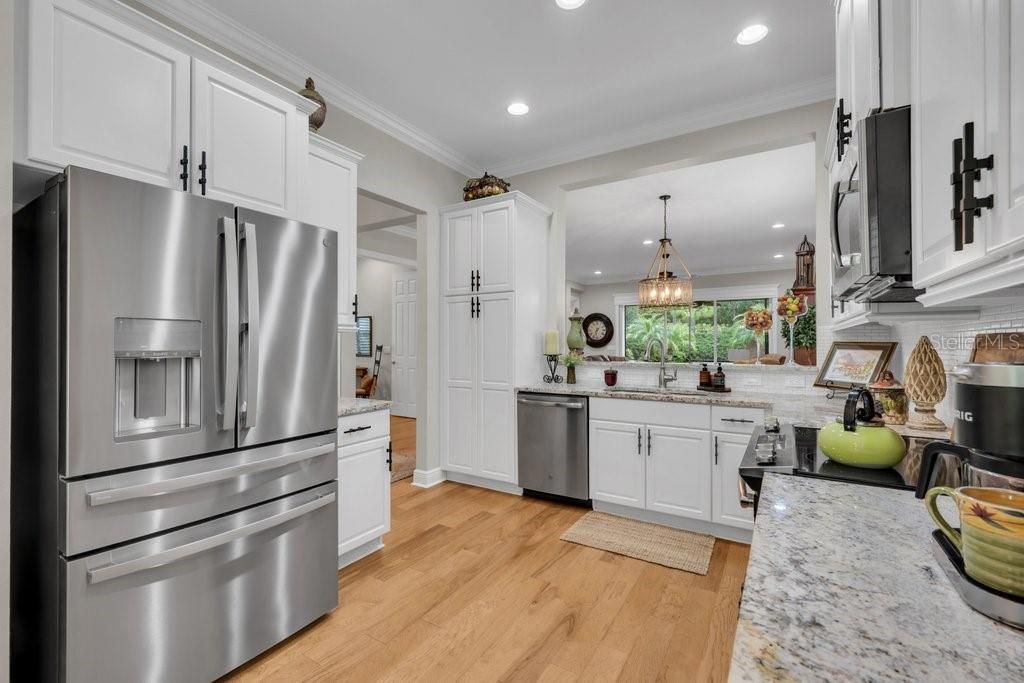 For Sale: $400,000 (3 beds, 2 baths, 1870 Square Feet)