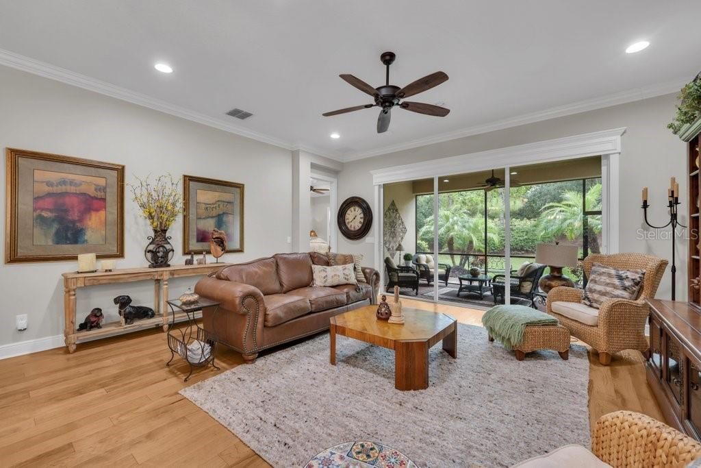 For Sale: $400,000 (3 beds, 2 baths, 1870 Square Feet)