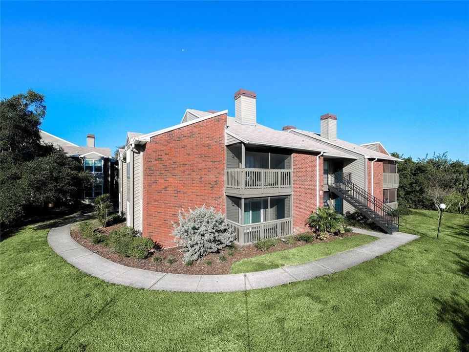 For Rent: $2,000 (2 beds, 2 baths, 940 Square Feet)