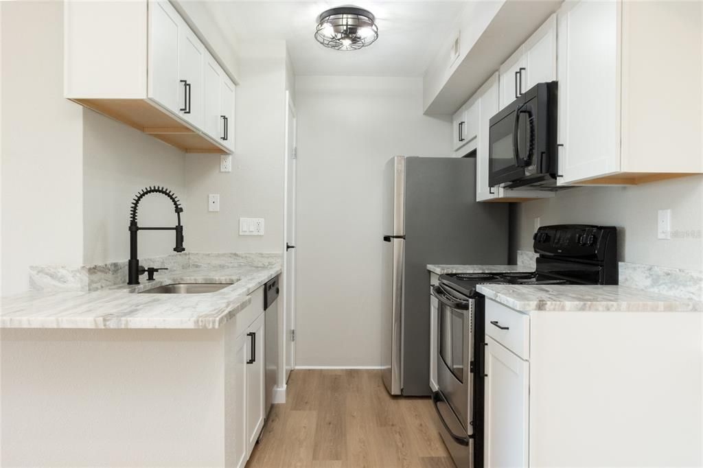 For Rent: $2,000 (2 beds, 2 baths, 940 Square Feet)