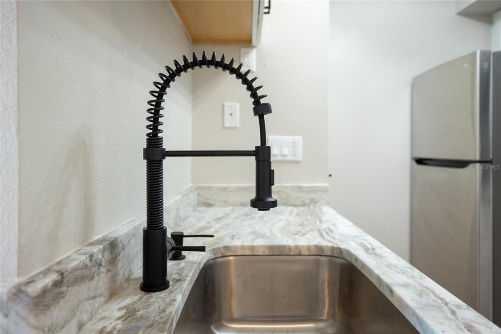 For Rent: $2,000 (2 beds, 2 baths, 940 Square Feet)