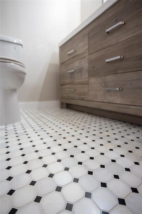 For Rent: $2,000 (2 beds, 2 baths, 940 Square Feet)