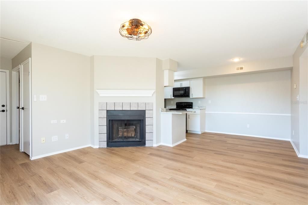 For Rent: $2,000 (2 beds, 2 baths, 940 Square Feet)