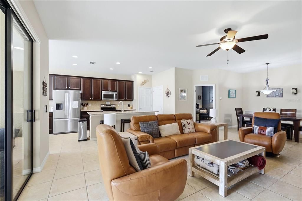 For Sale: $449,000 (3 beds, 2 baths, 1901 Square Feet)