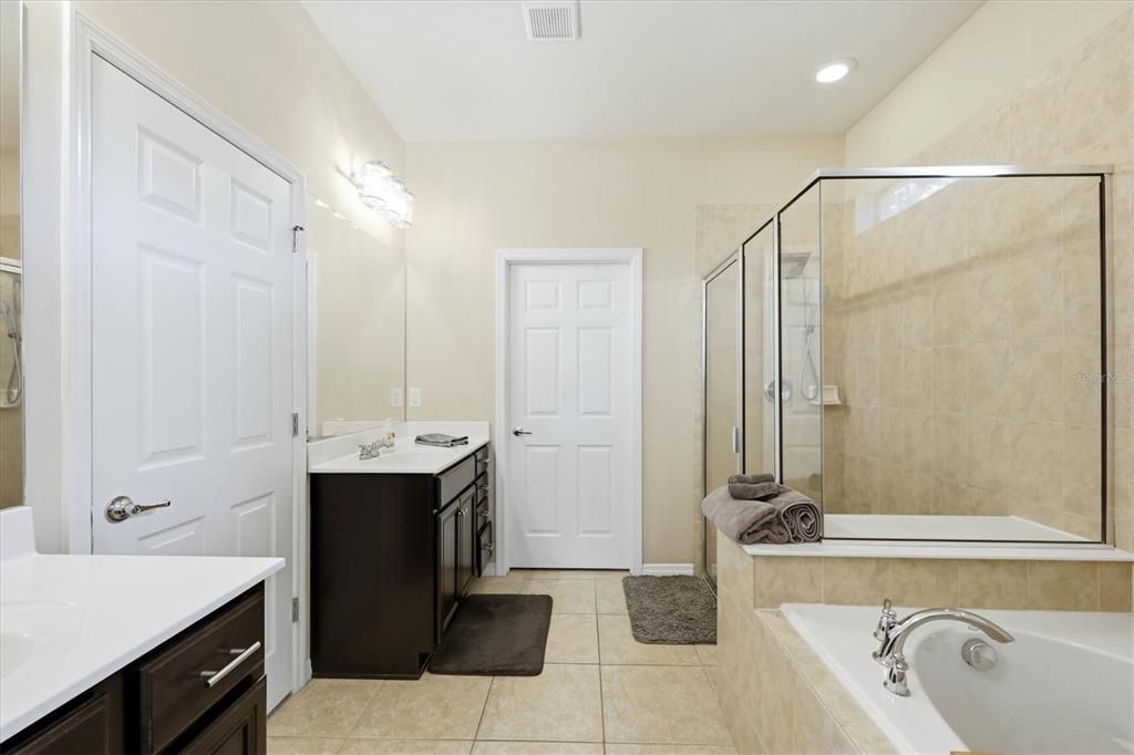 For Sale: $449,000 (3 beds, 2 baths, 1901 Square Feet)