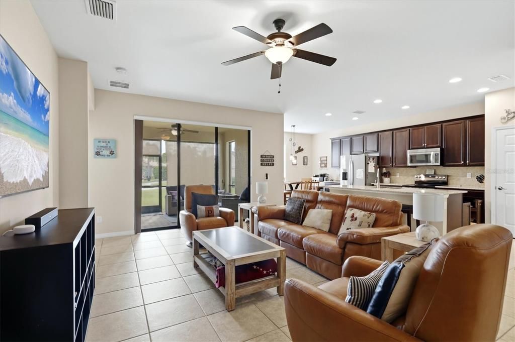 For Sale: $449,000 (3 beds, 2 baths, 1901 Square Feet)