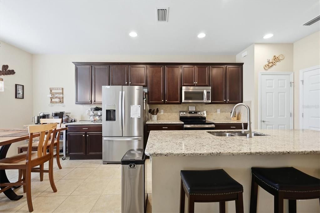 For Sale: $449,000 (3 beds, 2 baths, 1901 Square Feet)