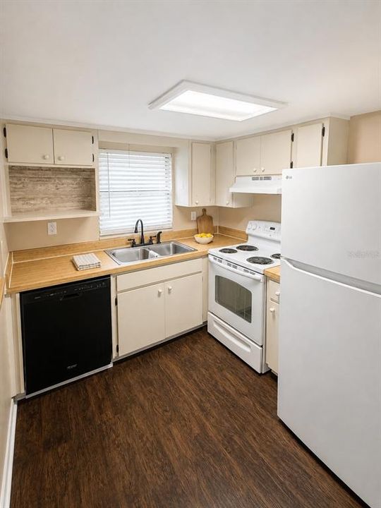For Sale: $249,000 (1 beds, 0 baths, 1172 Square Feet)