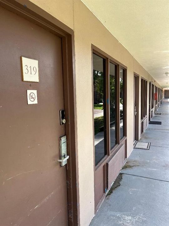 For Sale: $78,000 (1 beds, 1 baths, 351 Square Feet)