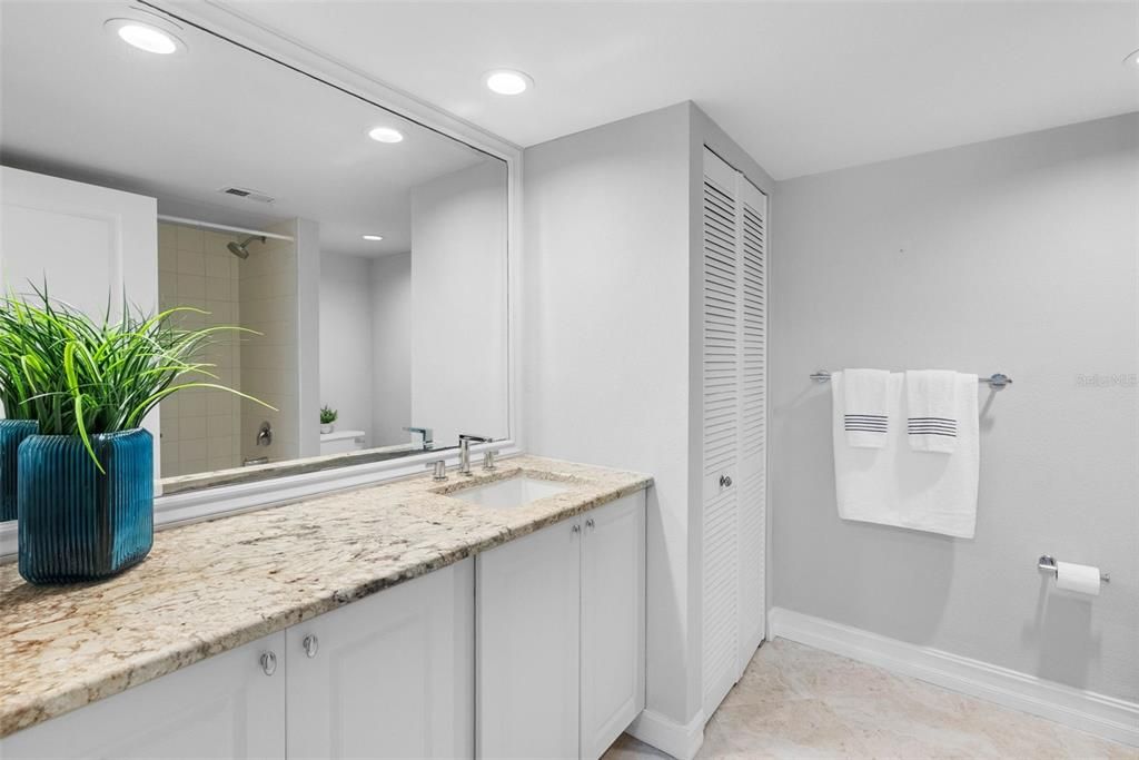 En Venta: $369,900 (2 camas, 2 baños, 1385 Pies cuadrados)