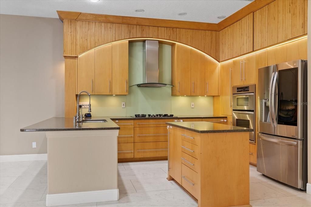 En Venta: $1,250,000 (4 camas, 3 baños, 2674 Pies cuadrados)