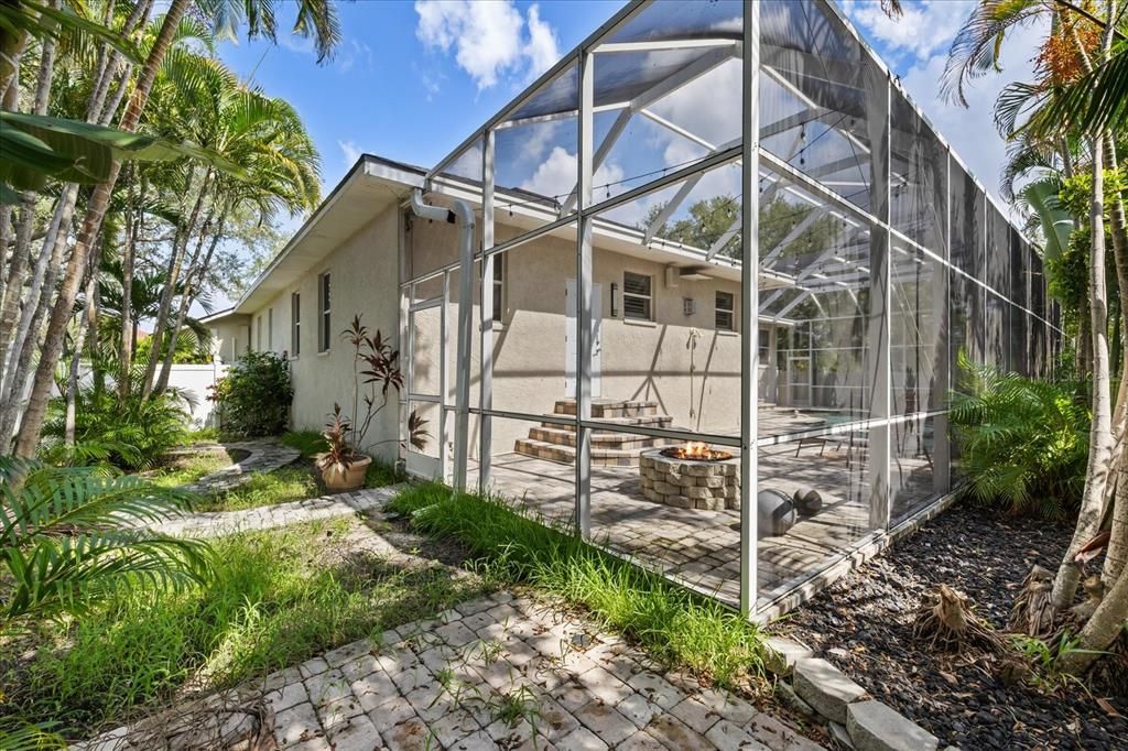 En Venta: $1,250,000 (4 camas, 3 baños, 2674 Pies cuadrados)