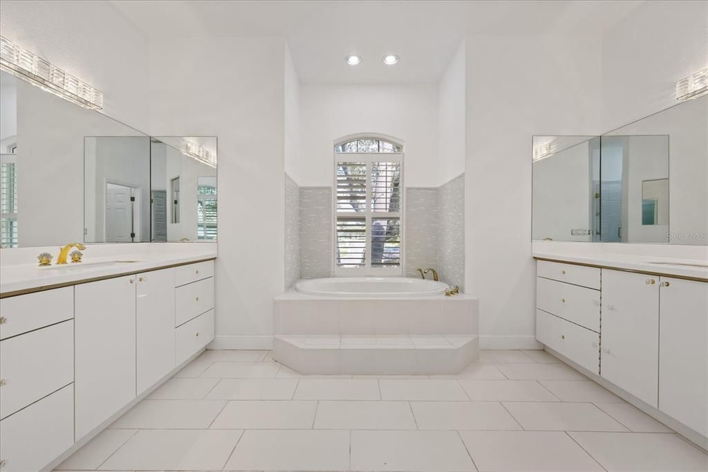 En Venta: $1,250,000 (4 camas, 3 baños, 2674 Pies cuadrados)