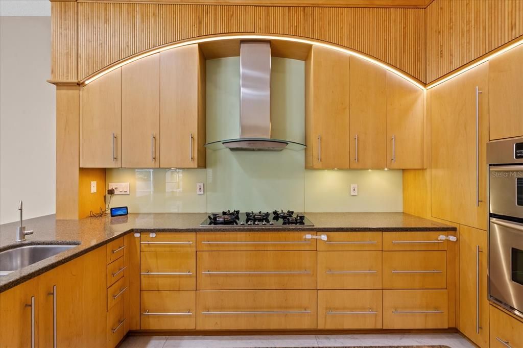 En Venta: $1,250,000 (4 camas, 3 baños, 2674 Pies cuadrados)