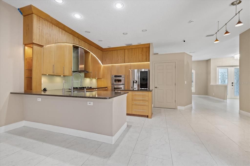 En Venta: $1,250,000 (4 camas, 3 baños, 2674 Pies cuadrados)