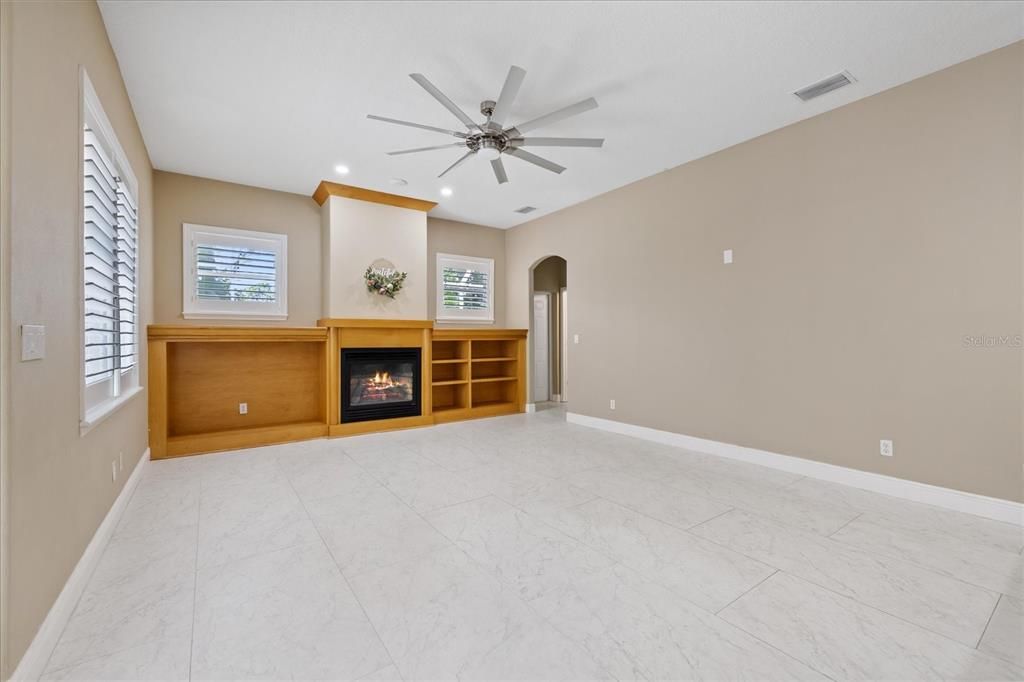 En Venta: $1,250,000 (4 camas, 3 baños, 2674 Pies cuadrados)