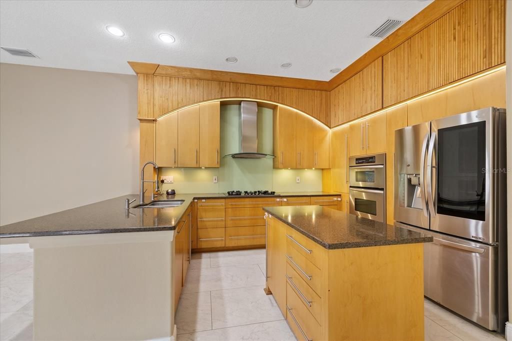 En Venta: $1,250,000 (4 camas, 3 baños, 2674 Pies cuadrados)