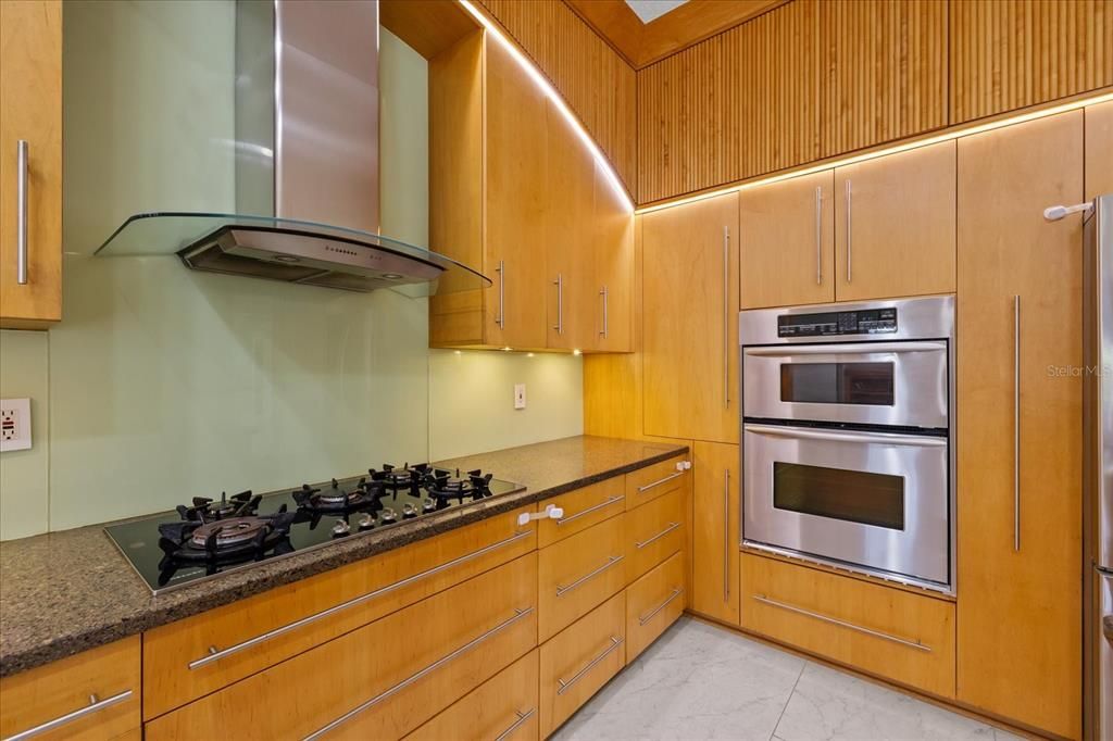 En Venta: $1,250,000 (4 camas, 3 baños, 2674 Pies cuadrados)