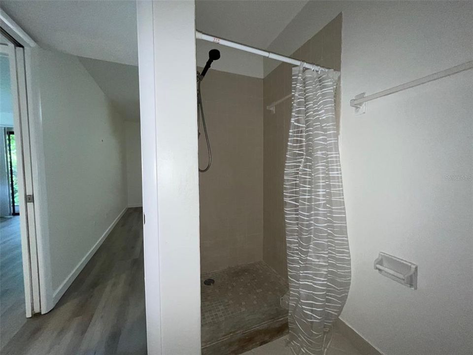 For Sale: $189,000 (2 beds, 2 baths, 906 Square Feet)