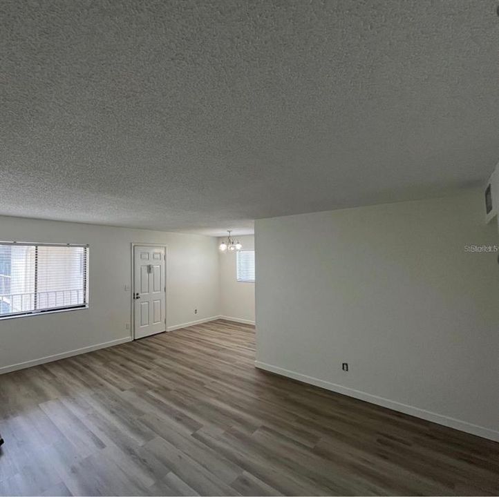 For Sale: $189,000 (2 beds, 2 baths, 906 Square Feet)