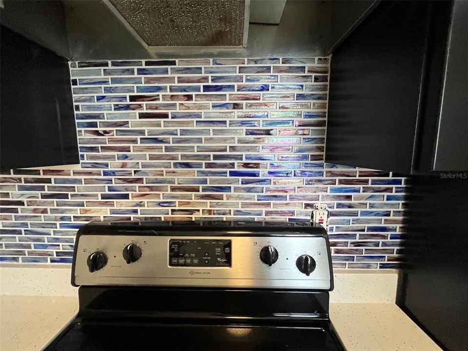 For Sale: $189,000 (2 beds, 2 baths, 906 Square Feet)