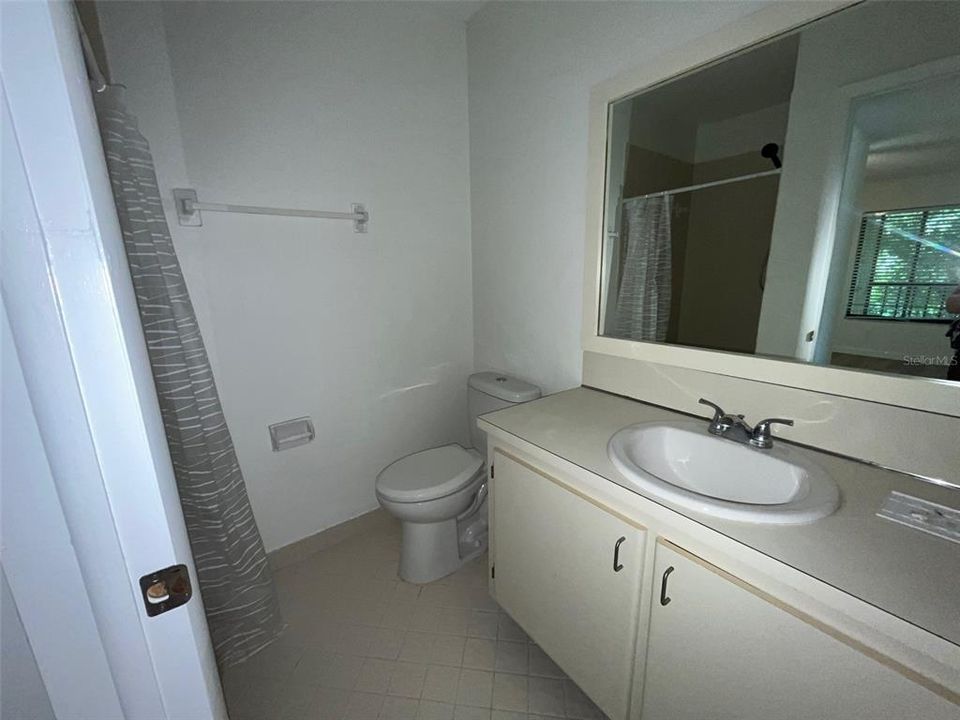 For Sale: $189,000 (2 beds, 2 baths, 906 Square Feet)