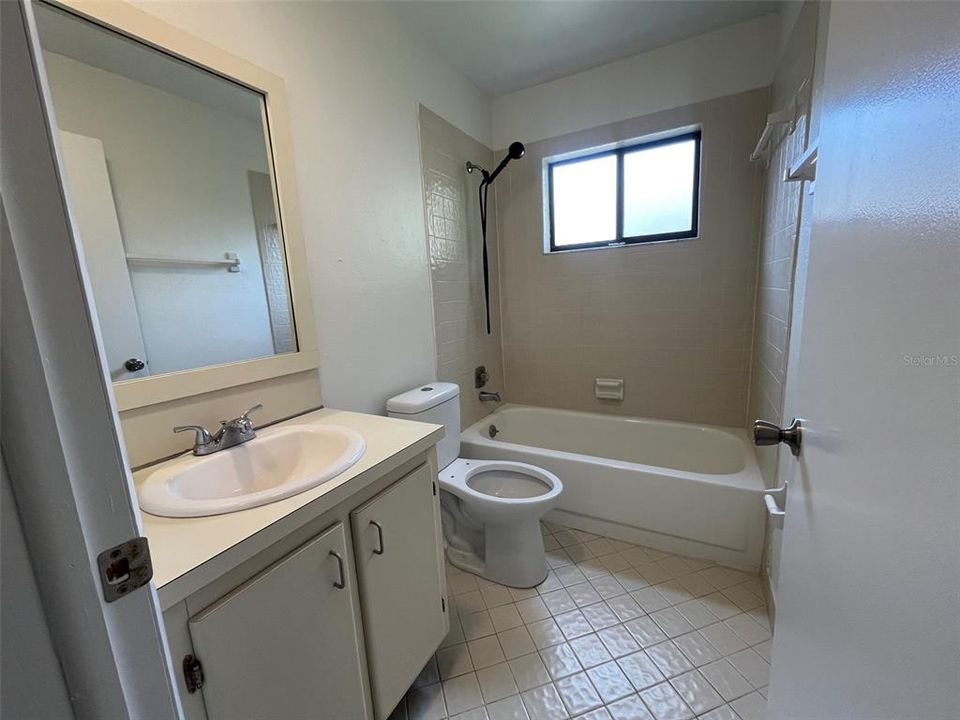 For Sale: $189,000 (2 beds, 2 baths, 906 Square Feet)