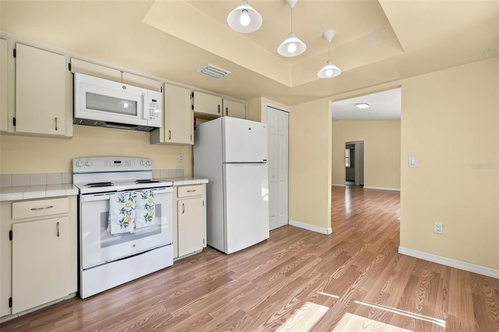 На продажу: $394,900 (3 спален, 2 ванн, 1344 Квадратных фут)
