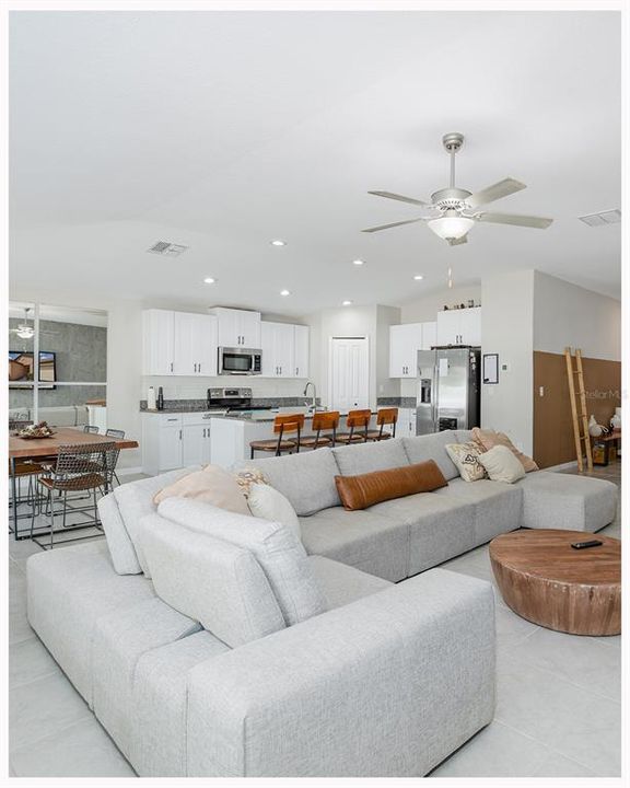 For Sale: $324,900 (3 beds, 2 baths, 1939 Square Feet)